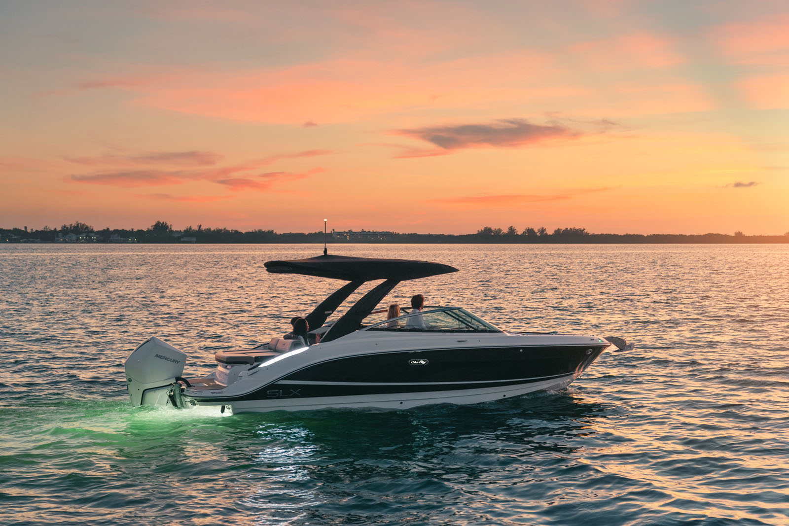 2023-SLX-260-Outboard-SXO260-starboard-stern-underwater-accent-lighting-sunset-03698-select
