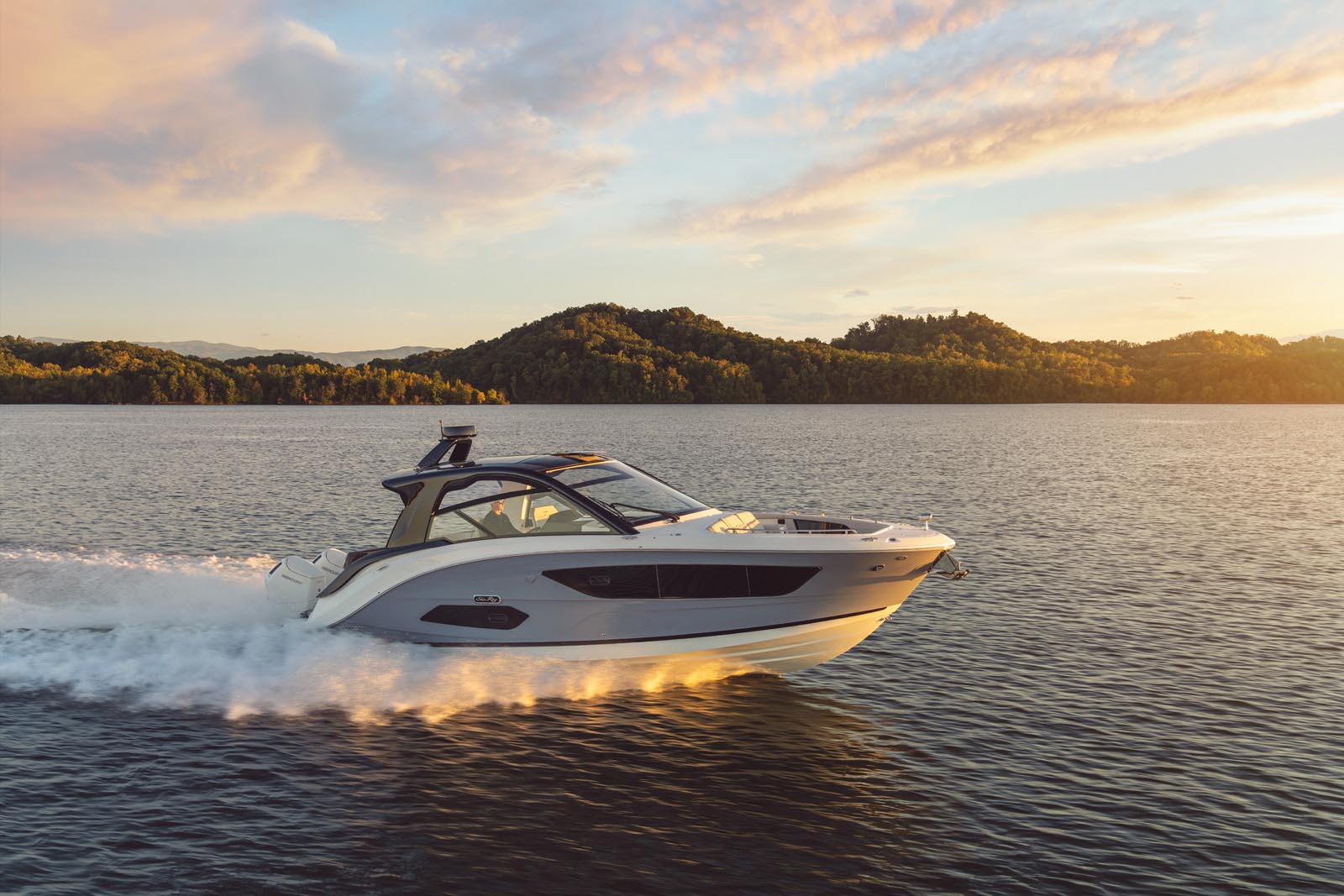 2023-Sundancer-370-Outboard-DAO370-running-starboard-bow-engines-V12-600hp-03171-select
