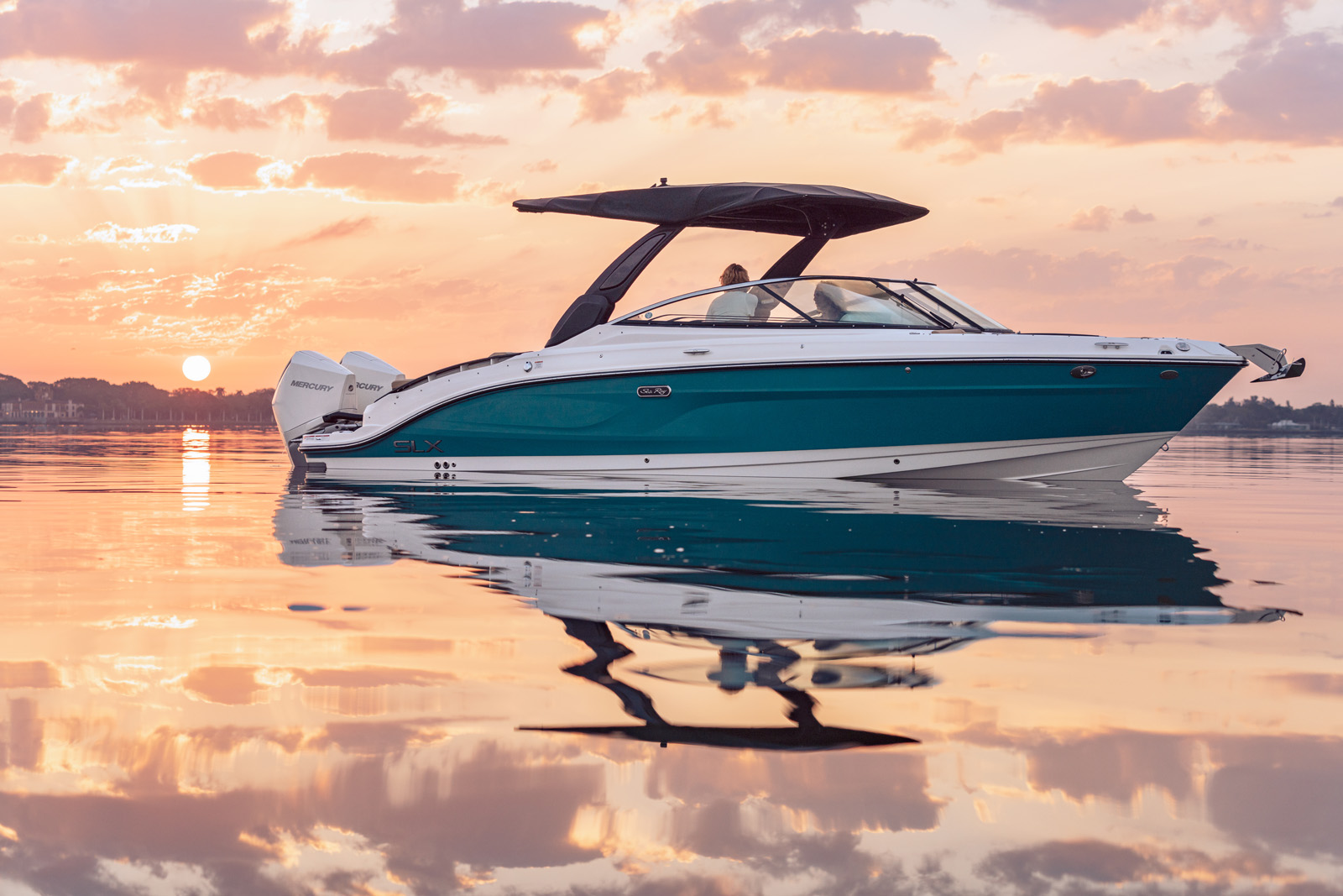 2024-SLX-280-Outboard-SXO280-starboard-bow-sunset-01799-select